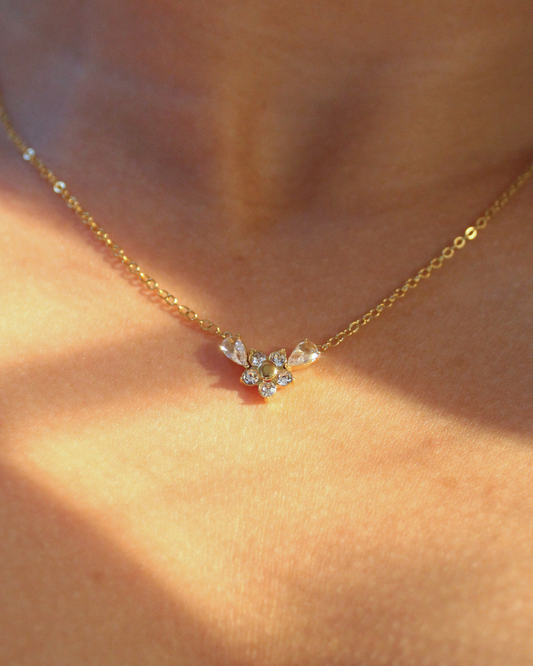 Dainty flower pendant necklace