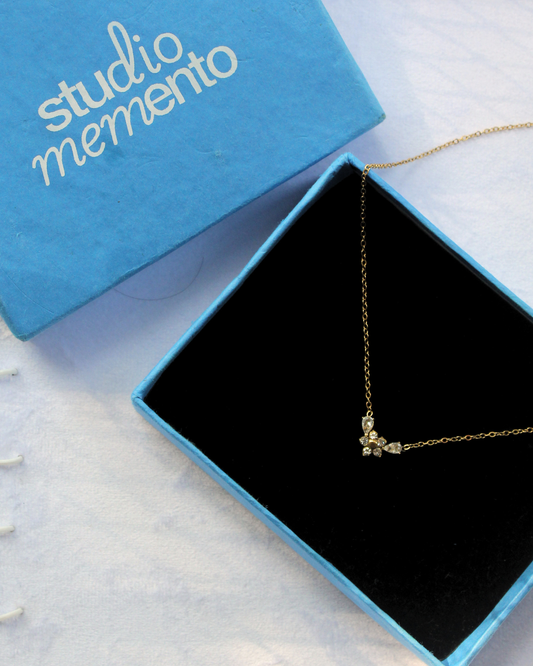 Dainty flower pendant necklace